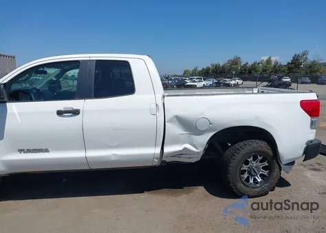 2010 Toyota Tundra Grade V6 z USA, uszkodzony, nr VIN 5TFRU5F1XAX021035